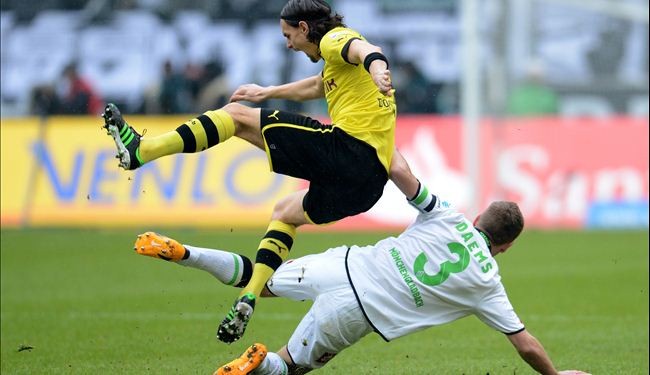 مونشنغلادباخ يسدي خدمة لبايرن بتعادله مع دورتموند