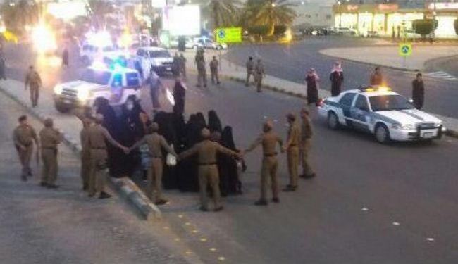 الامن السعودي يعتقل 50 امرأة وطفلا شاركوا باعتصام
