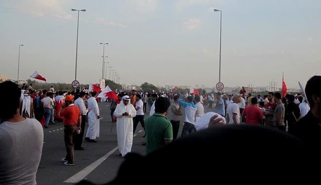 الشرطة البحرينية تفرق المحتجيين ضد 