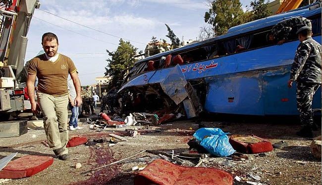 مقتل 9 سوريين في حادث انقلاب حافلة في بيروت