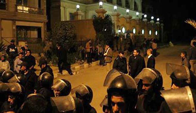 تظاهرات احتجاجية امام مقر الاخوان بمصر