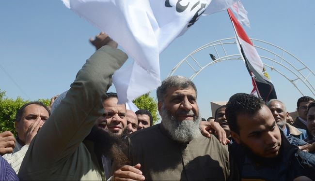 شبکه های مخالف، در محاصرۀ هواداران مرسی