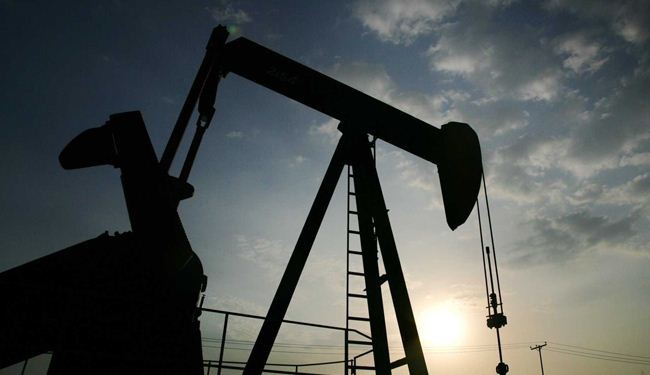 النفط يرتفع صوب 110 دولارات بدعم بيانات أميركية