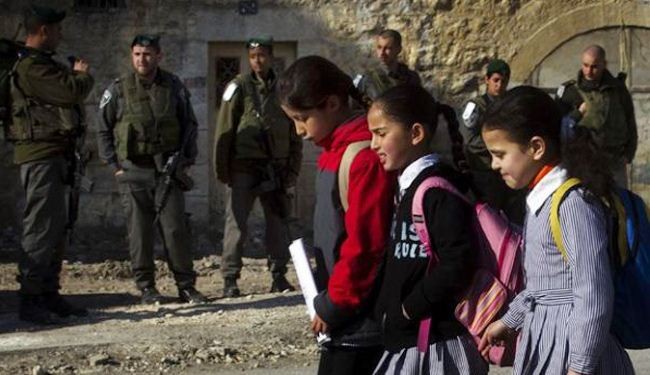 اصابات بهجوم مستوطنين على حافلة مدرسية بنابلس