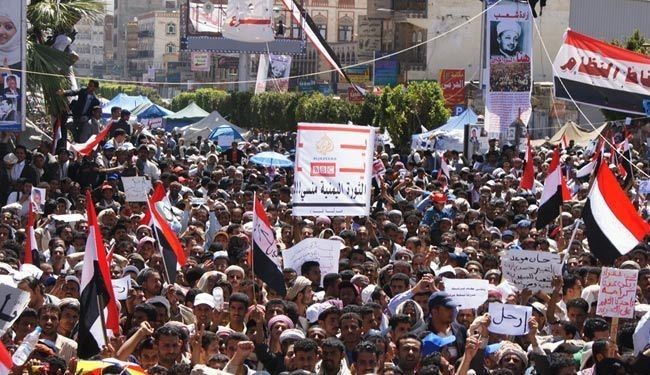 تجمع خانواده زندانیان یمنی در برابر سفارت آمریکا