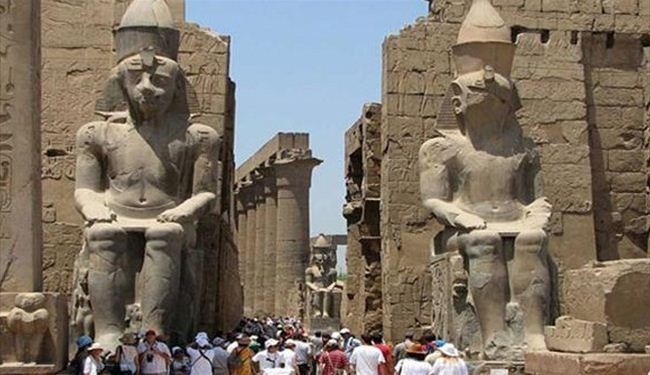 مواقف مرحبة بأول رحلة سياحية ايرانية لمصر
