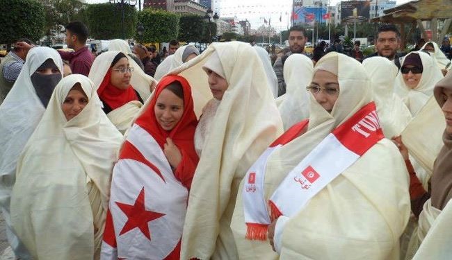 تونسيات يرتدين السفساري ردا على فيمن