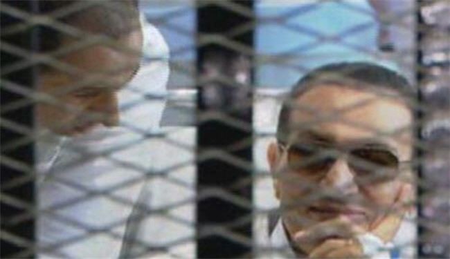 واکنش مصری‌ها به لبخند مبارک در جلسه دادگاه