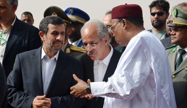 احمدي نجاد يواصل جولته الافريقية ويصل النيجر