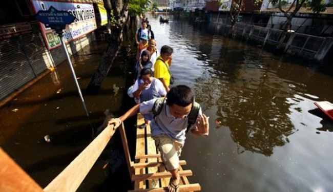 مصرع وإصابة العشرات في انهيار جسر معلق بتايلاند