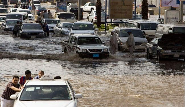 ارتفاع حصيلة قتلى السيول في السعودية الى 20