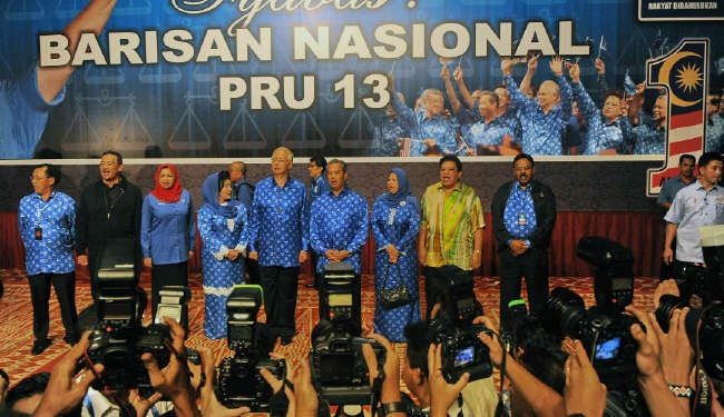الائتلاف الحاكم في ماليزيا يفوز بالانتخابات التشريعية