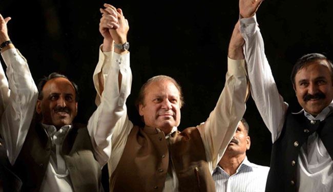 Pakistan ex-premier set to regain power