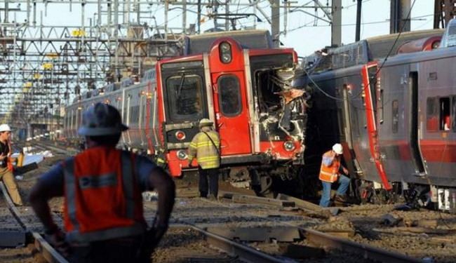 اصابة نحو ٦۰ شخصا بتصادم قطارين في اميركا