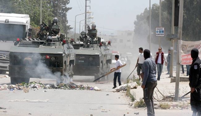 تجمع سلفی های تونس به درگیری با پلیس انجامید