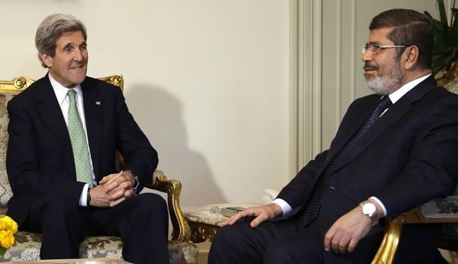 مرسي يؤكد دعمه لاي مبادرة لانهاء الازمة السورية