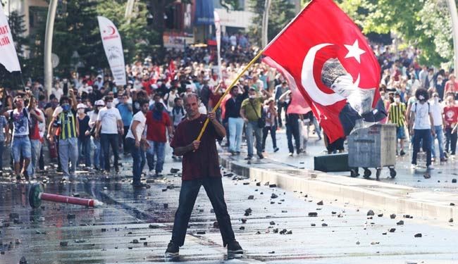 اعتقال 1700 متظاهر معارض لحكومة اردوغان بتركيا