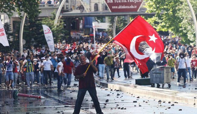 التظاهرات تتوجه إلى مكاتب اردوغان في تركيا