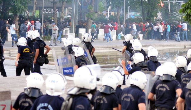نخستین پلیس در حوادث ترکیه کشته شد