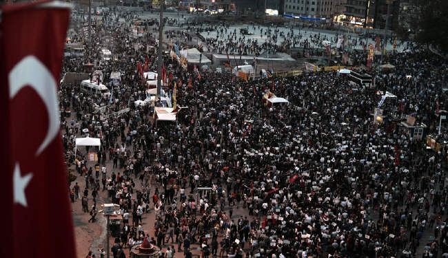 آلاف المتظاهرين مجددا في ساحة تقسيم باسطنبول