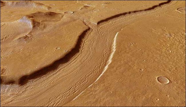 دليل جديد يكشف إمكانية وجود مياه على المريخ