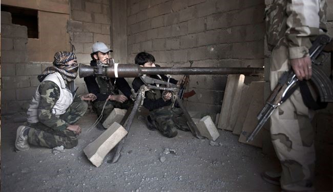 Syria militants open fire on Iraq border posts