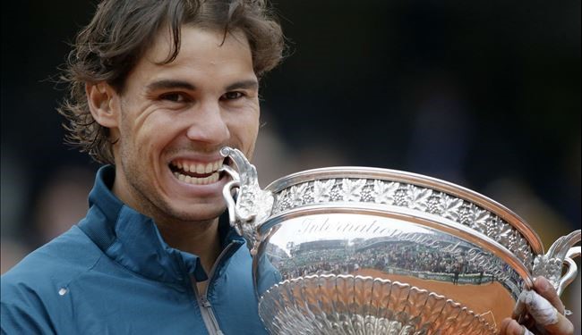 نادال يحرز اللقب الثامن ويواصل احتكاره على الملاعب الترابية