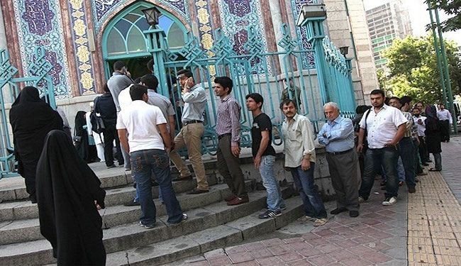 طوابير طويلة أمام مراكز الاقتراع بالعاصمة طهران