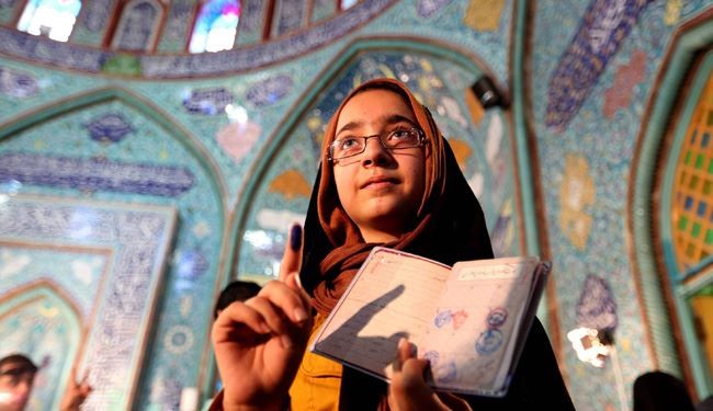 تصاویر مشارکت ایرانیان مقیم خارج در انتخابات