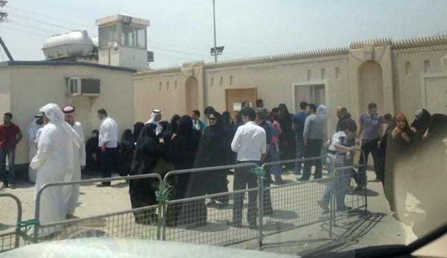 أهالي المعتقلين بالبحرين يعانون من سوء المعاملة