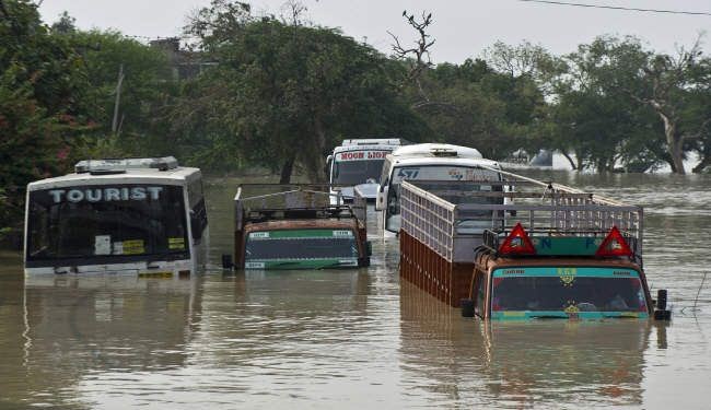 أمطار الهند تودي بحياة 150 شخصا