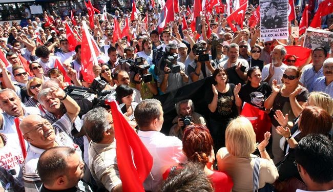 تركيا: تصفية حسابات بين الحكومة والمعارضة