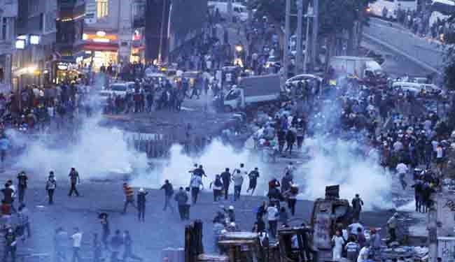 رکورد شلیک گاز اشک آور در ناآرامی های ترکیه