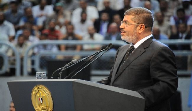 مرسي يتعهد بإجراءات جذرية لتحقيق أهداف الثورة