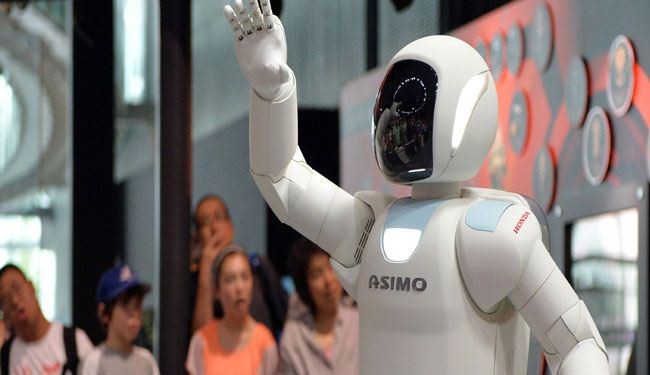 روبوتات يابانية متطورة في معرض في طوكيو
