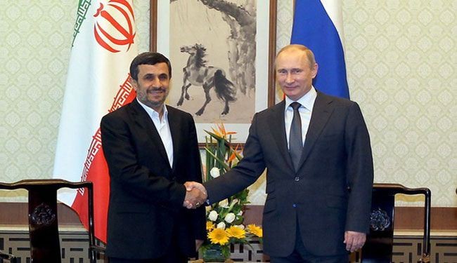 أحمدي نجاد يهدي لبوتين نظاماً إيرانياً للملاحة الجراحية