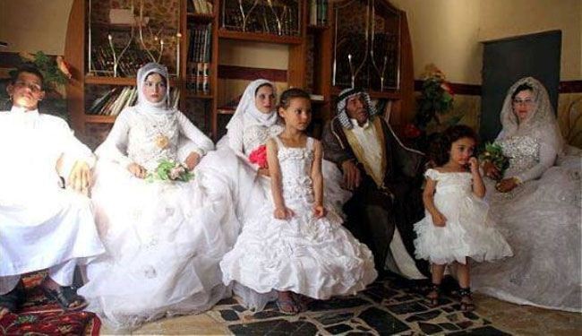 حفل زفاف يجمع جداً وحفيديه؛ وزوجته تصغره بـ70 عاماً