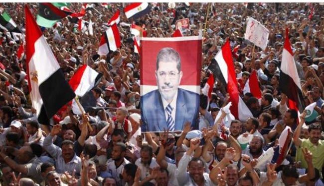 تونسی ها در حمایت از مرسی تظاهرات می کنند