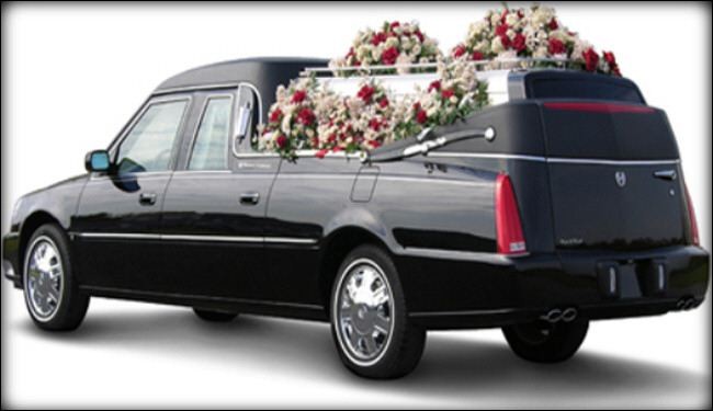 بريطاني يذهب لحفل زفافه بسيارة جنازة