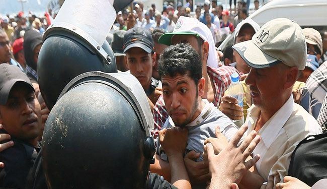الآلاف من انصار مرسي يتظاهرون في 20 محافظة