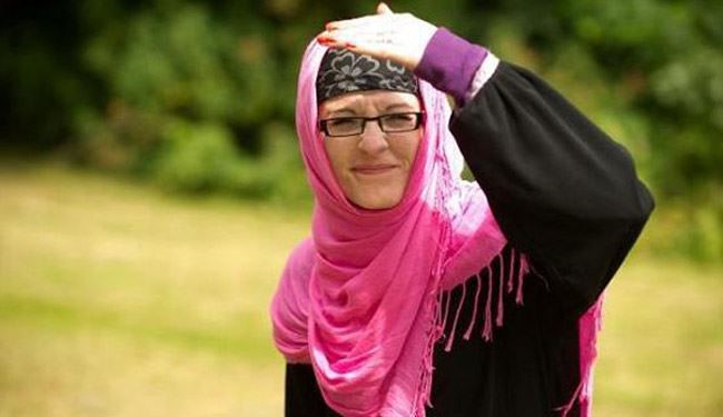 مرض يدفع بريطانية لارتداء الحجاب ففجعت بعنصرية بلدها