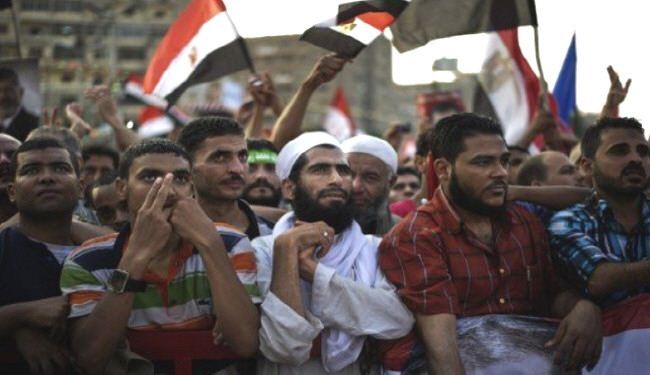 متظاهرو التحرير يطالبون بطرد السفيرة الأمريكية