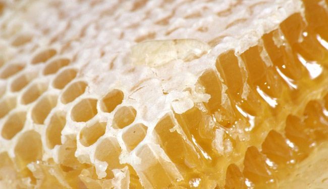 العسل الابيض يساعد على التخلص من جفاف الجلد