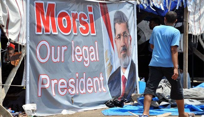 القضاء المصري يطلب حبس محمد مرسي 15 يوماً