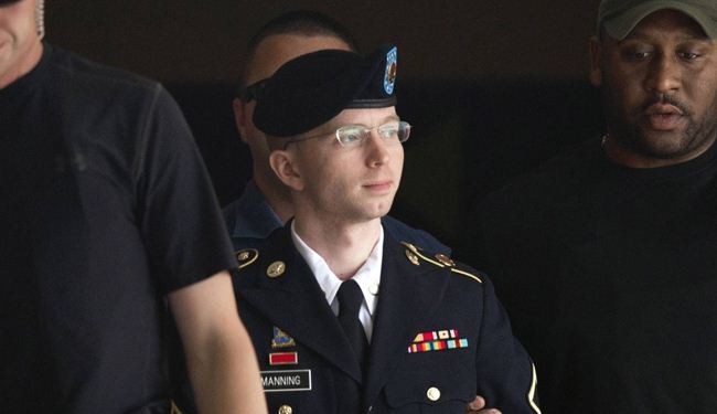Manning cleared of 'aiding the enemy'