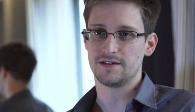 Russia grants asylum to Snowden