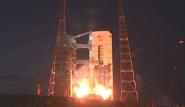 صاروخ اميركي يحمل قمرا اصطناعيا ينطلق للفضاء