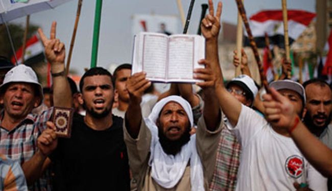 تعزيزات لميادين الاعتصام بمصر بعد انباء عن فضها بالقوة