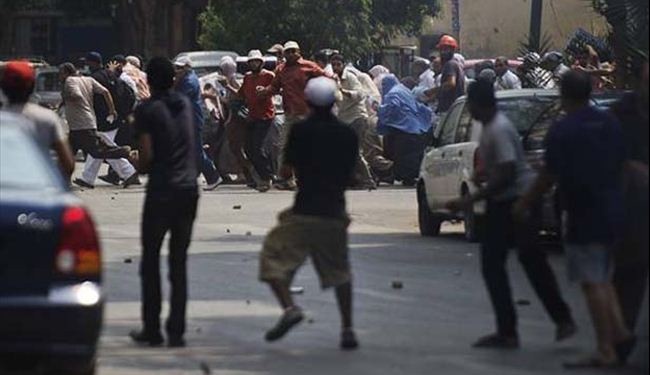 1 dead, 10 hurt in fresh Cairo clashes
