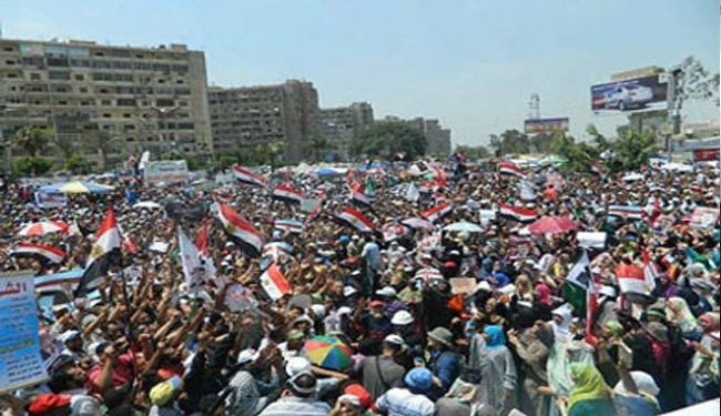 اعتصام امام محافظة أسوان والعريان يتوعد بالمزيد